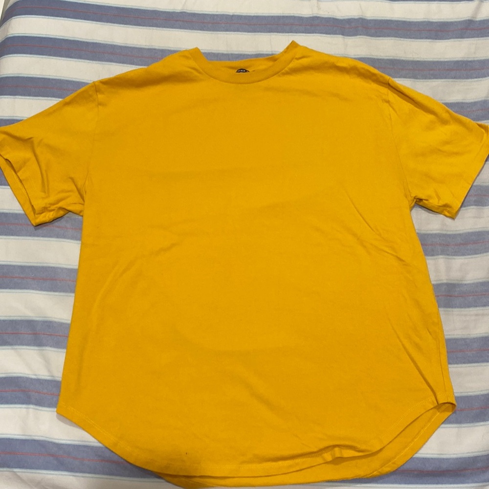 F21 curved hem tee